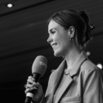 Giulia Mühlhaus mit TOGGO Mikrofon